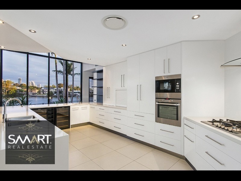 76 Amalfi Drive, Isle Of Capri QLD 4217