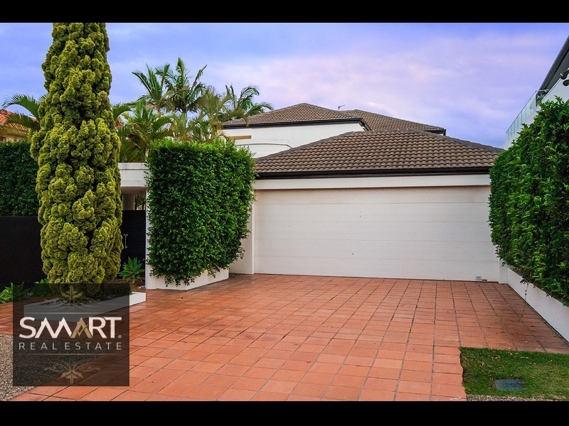 76 Amalfi Drive, Isle Of Capri QLD 4217