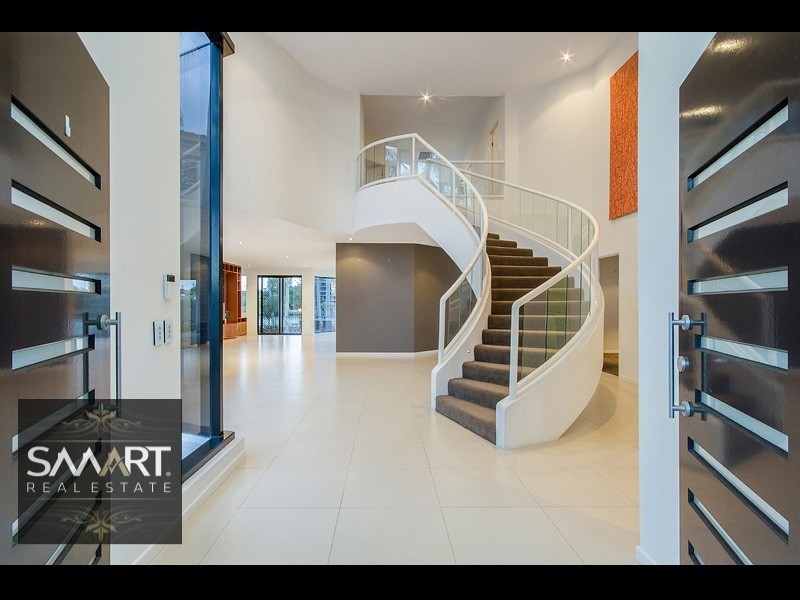 76 Amalfi Drive, Isle Of Capri QLD 4217