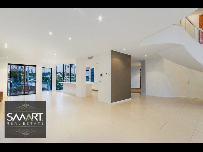 76 Amalfi Drive, Isle Of Capri QLD 4217