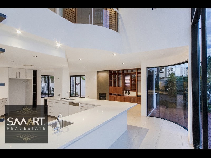 76 Amalfi Drive, Isle Of Capri QLD 4217