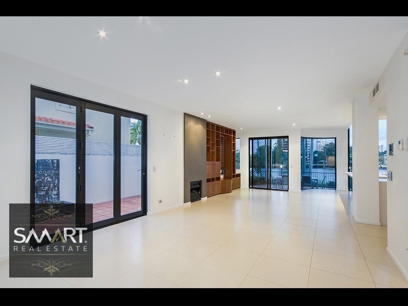 76 Amalfi Drive, Isle Of Capri QLD 4217