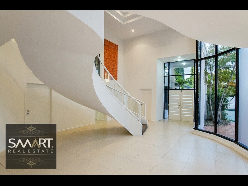 76 Amalfi Drive, Isle Of Capri QLD 4217