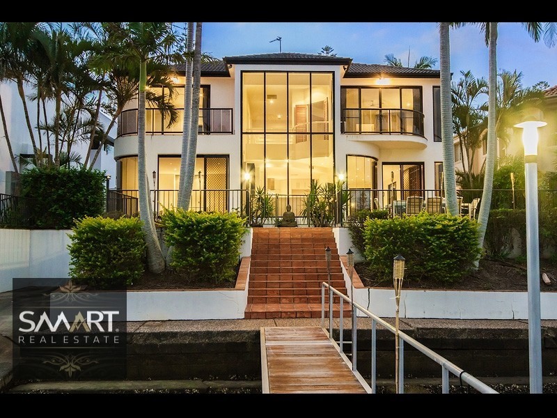 76 Amalfi Drive, Isle Of Capri QLD 4217