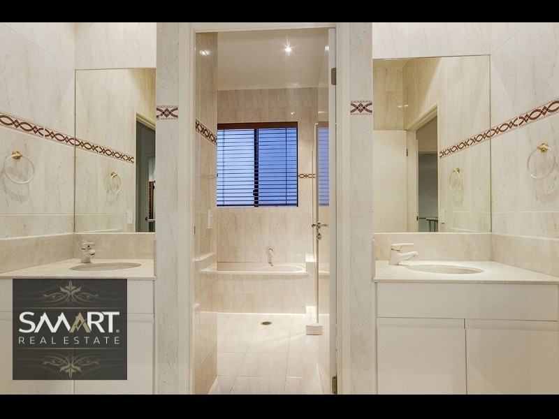 76 Amalfi Drive, Isle Of Capri QLD 4217