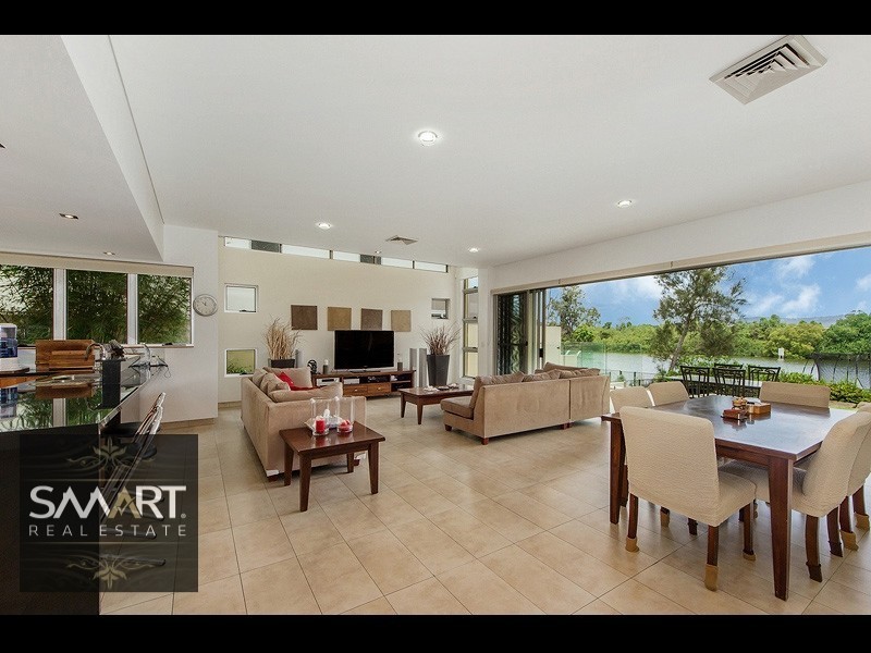 3033A The Boulevarde, Benowa QLD 4217