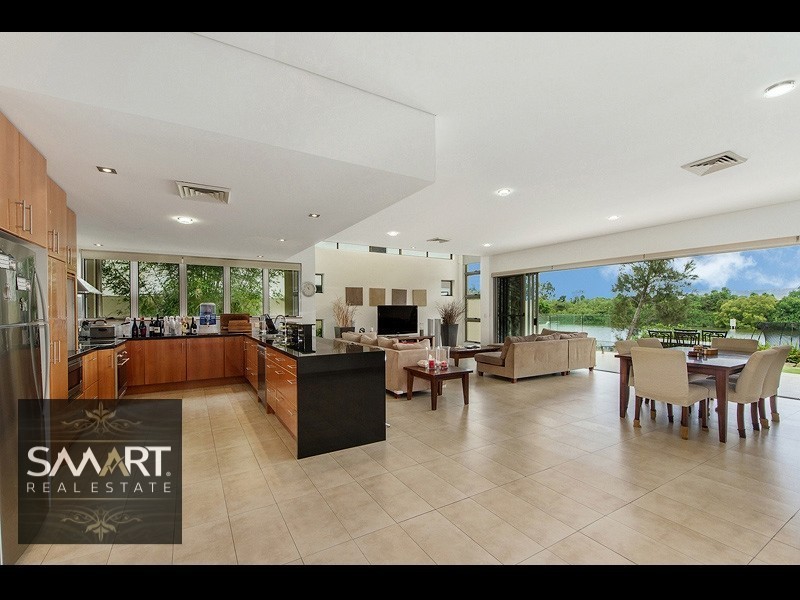 3033A The Boulevarde, Benowa QLD 4217