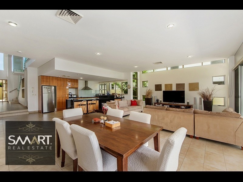 3033A The Boulevarde, Benowa QLD 4217