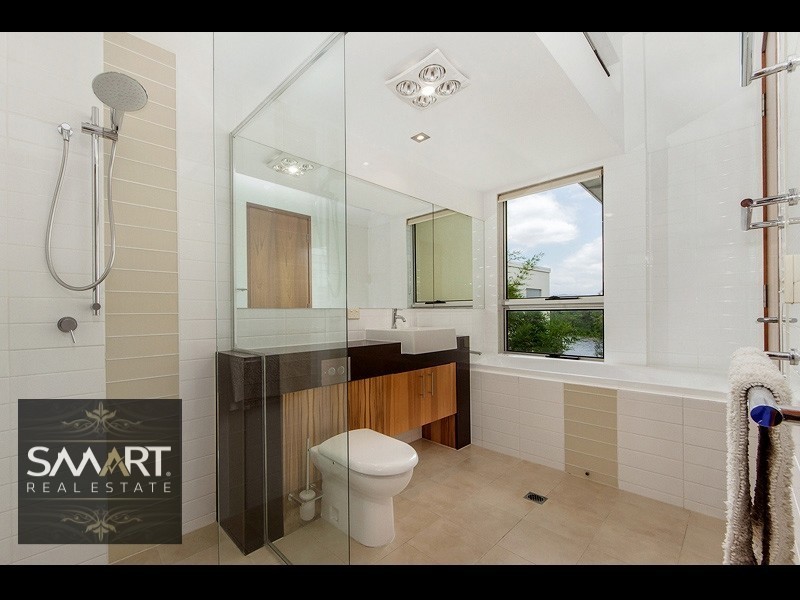 3033A The Boulevarde, Benowa QLD 4217