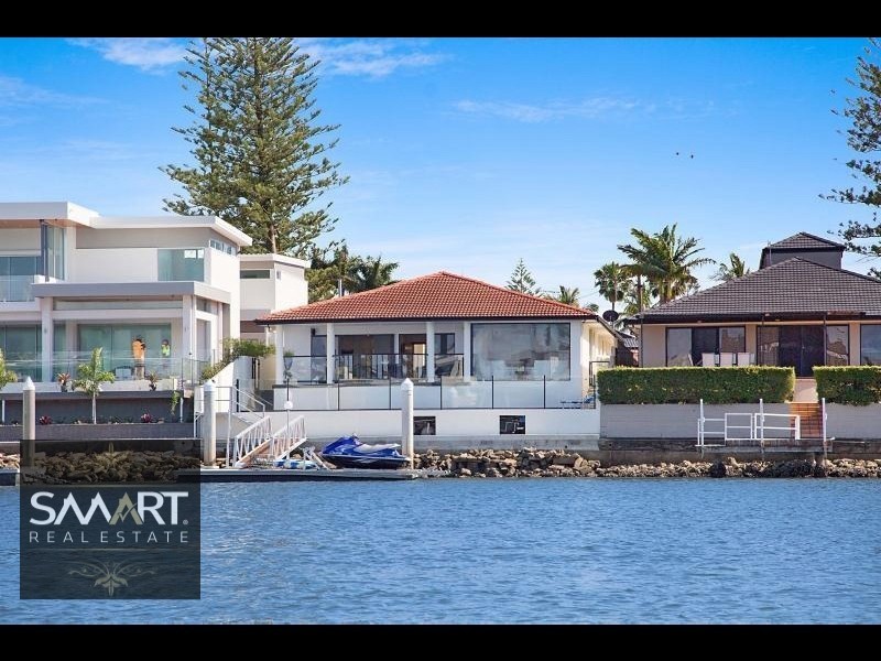 124 Amalfi Drive, Isle Of Capri QLD 4217