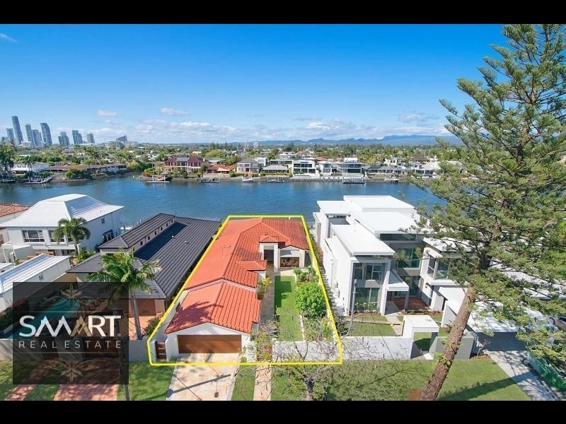 124 Amalfi Drive, Isle Of Capri QLD 4217