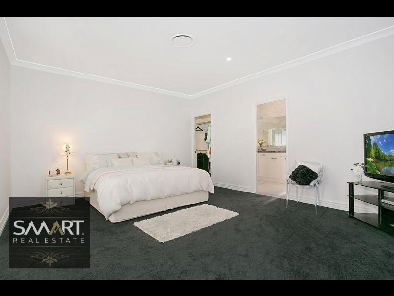 124 Amalfi Drive, Isle Of Capri QLD 4217