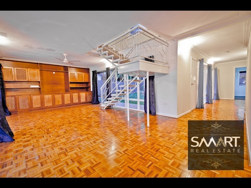 3 Valencia Avenue, Isle Of Capri QLD 4217