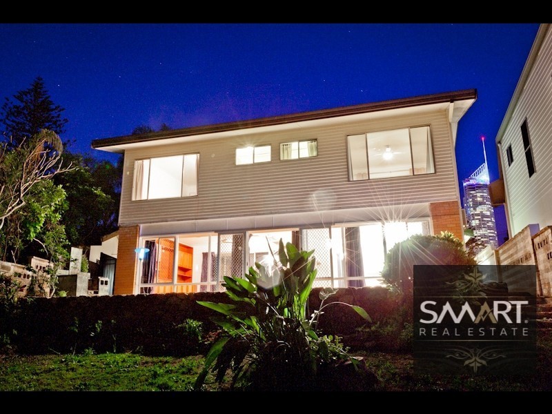 3 Valencia Avenue, Isle Of Capri QLD 4217