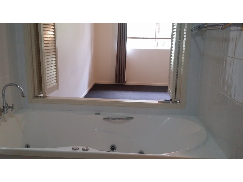 68/88-98 Limetree Parade, Runaway Bay QLD 4216