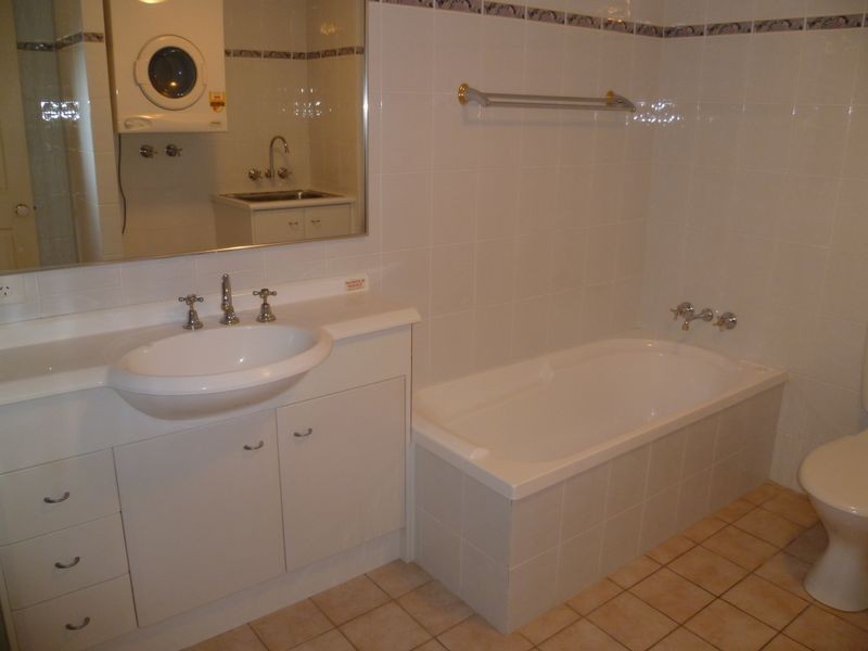 68/88-98 Limetree Parade, Runaway Bay QLD 4216