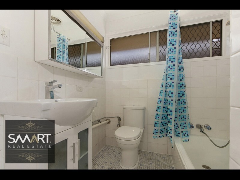 64 Salerno Street, Isle Of Capri QLD 4217