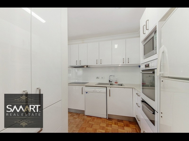 4/2 Adori Street, Chevron Island QLD 4217