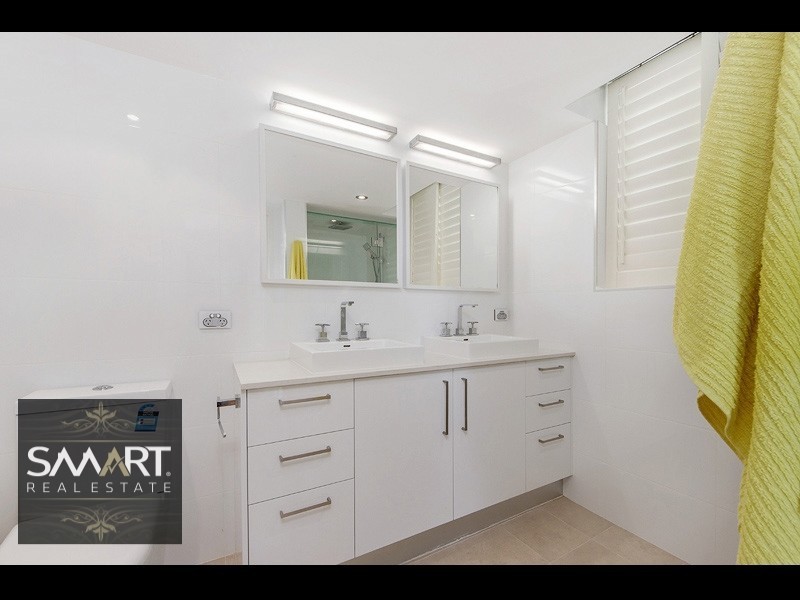 4/2 Adori Street, Chevron Island QLD 4217