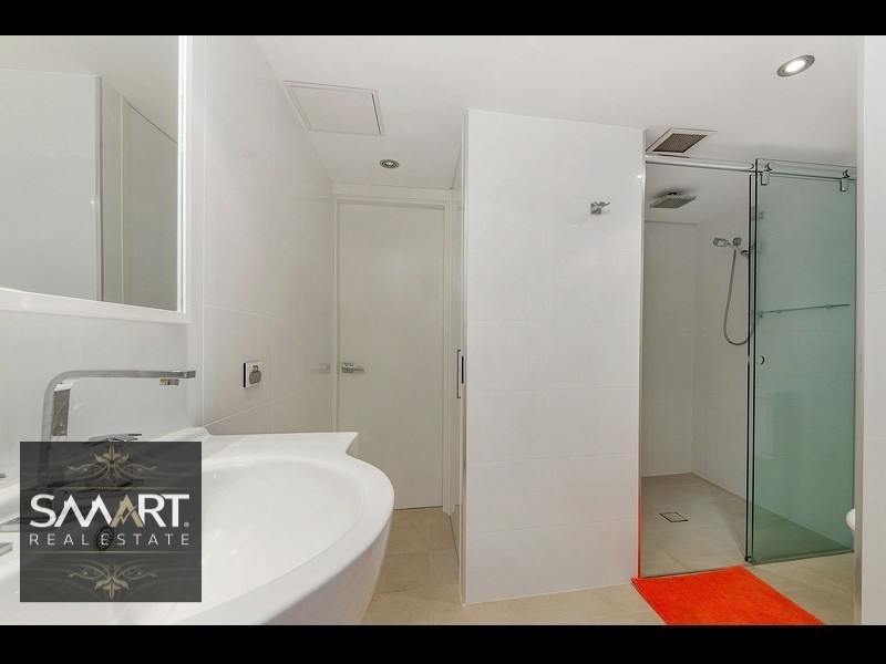 4/2 Adori Street, Chevron Island QLD 4217