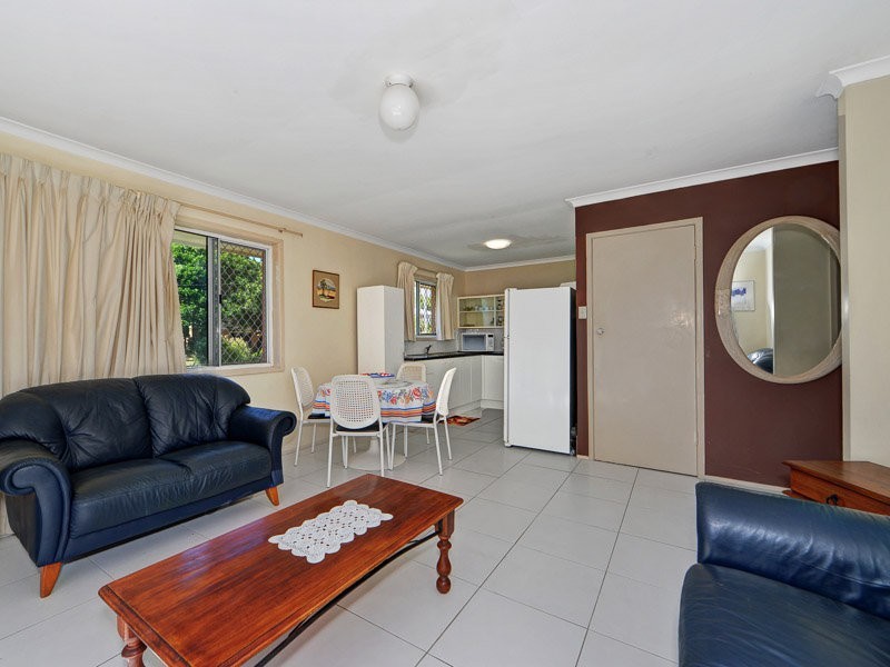 1/20 Parneno Street, Chevron Island QLD 4217