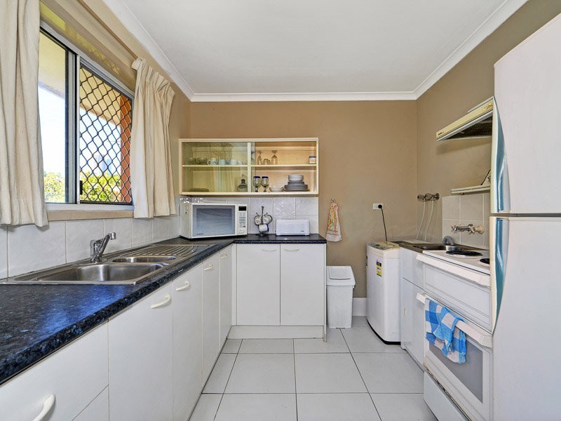 1/20 Parneno Street, Chevron Island QLD 4217