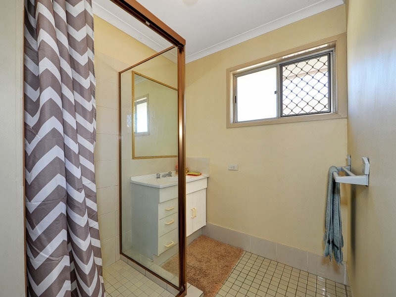 1/20 Parneno Street, Chevron Island QLD 4217