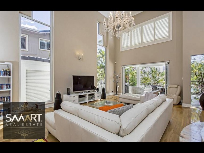 90 Commodore Drive, Paradise Waters QLD 4217