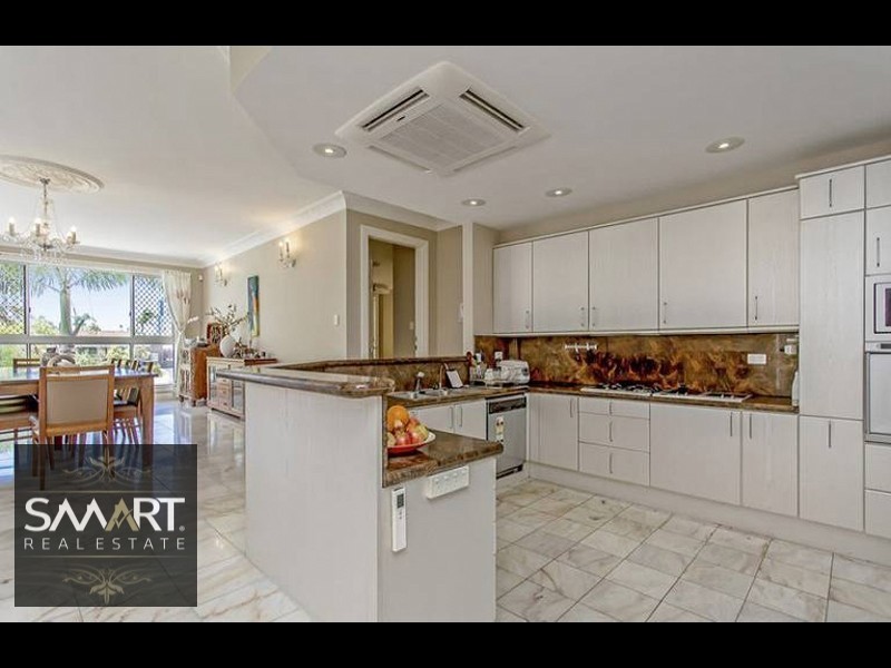 90 Commodore Drive, Paradise Waters QLD 4217