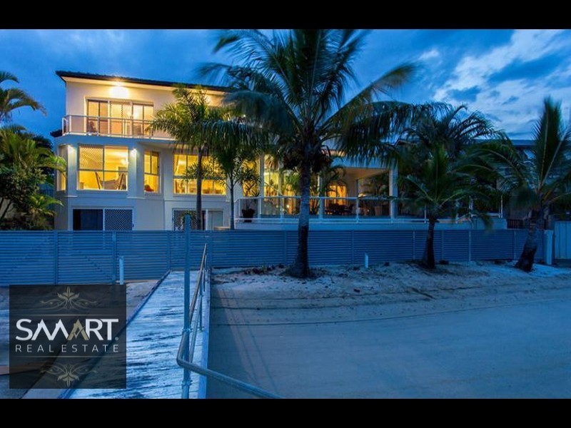 90 Commodore Drive, Paradise Waters QLD 4217