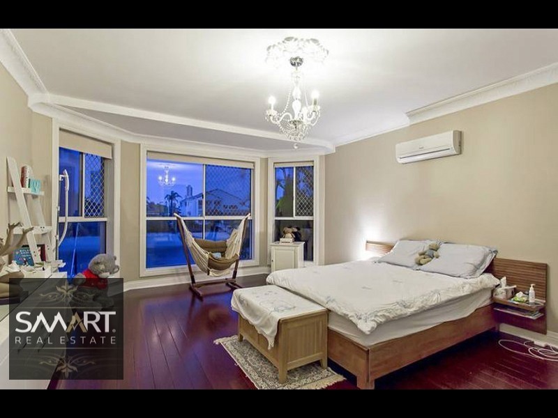 90 Commodore Drive, Paradise Waters QLD 4217