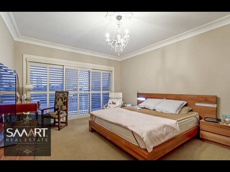 90 Commodore Drive, Paradise Waters QLD 4217