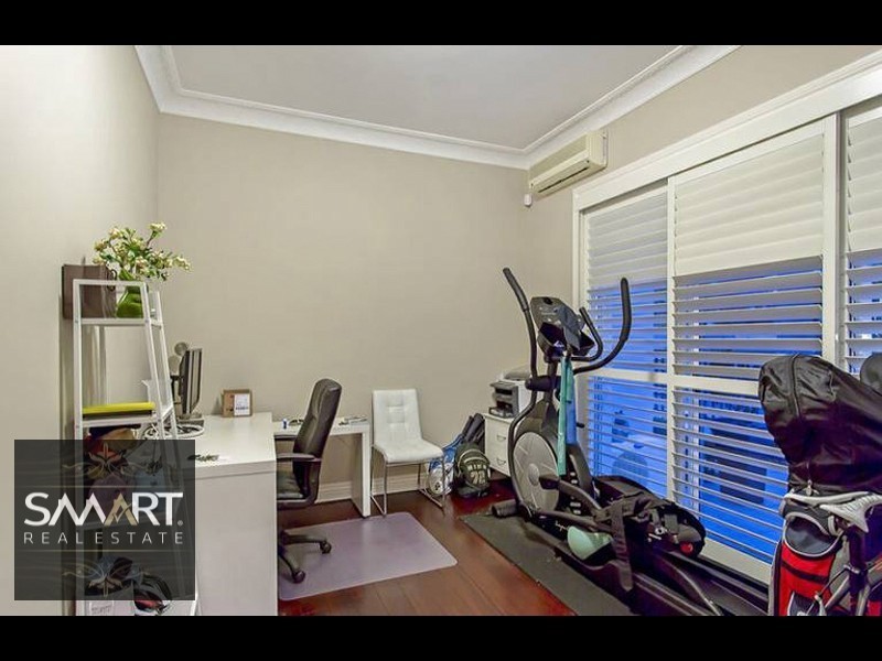 90 Commodore Drive, Paradise Waters QLD 4217