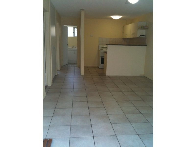 2/51 Burra Street, Chevron Island QLD 4217