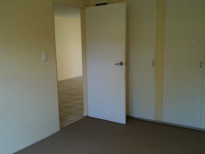 2/51 Burra Street, Chevron Island QLD 4217