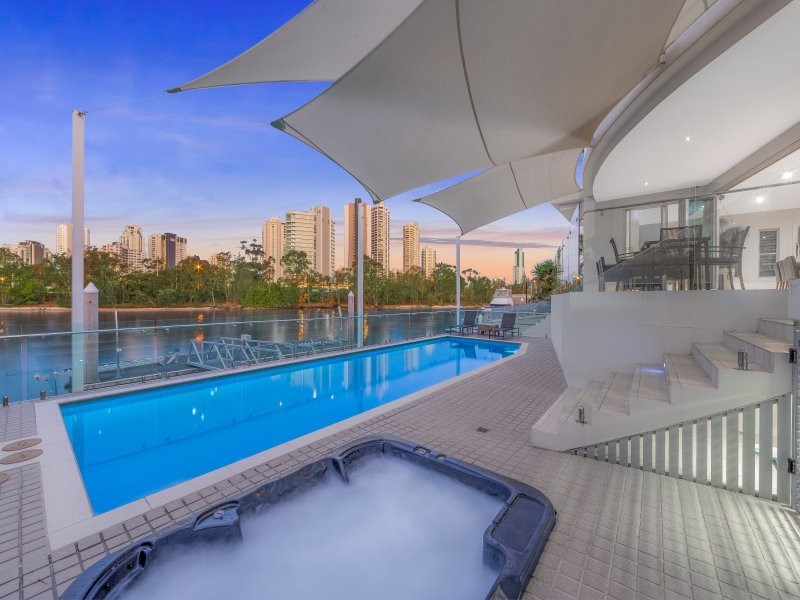 67 Commodore Drive, Paradise Waters QLD 4217