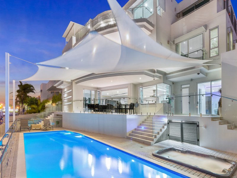 67 Commodore Drive, Paradise Waters QLD 4217