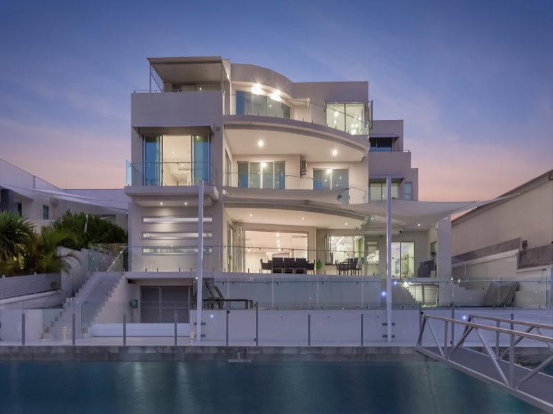 67 Commodore Drive, Paradise Waters QLD 4217