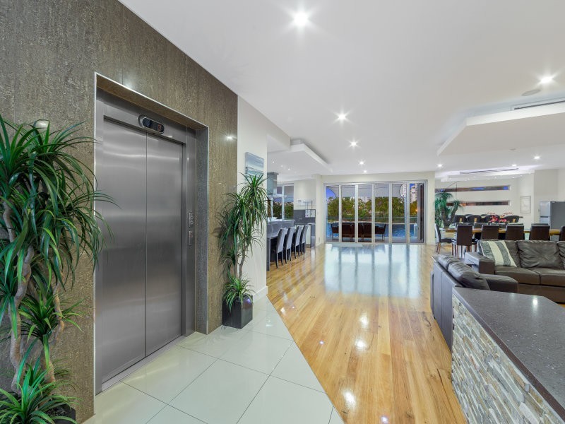 67 Commodore Drive, Paradise Waters QLD 4217