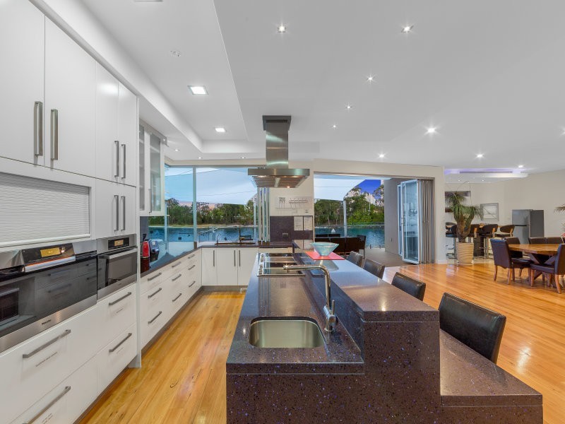 67 Commodore Drive, Paradise Waters QLD 4217