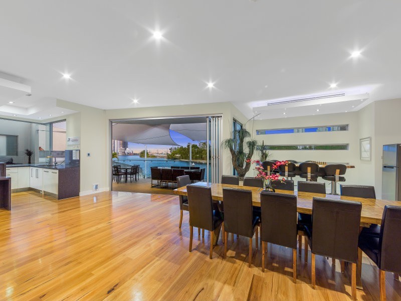 67 Commodore Drive, Paradise Waters QLD 4217