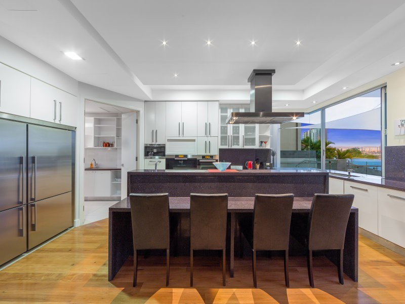 67 Commodore Drive, Paradise Waters QLD 4217