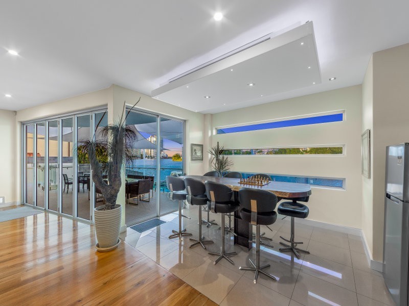 67 Commodore Drive, Paradise Waters QLD 4217