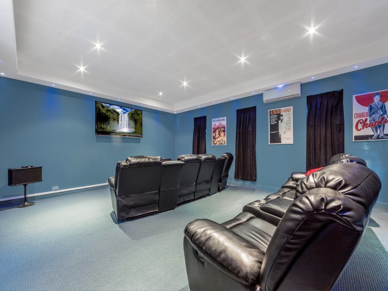 67 Commodore Drive, Paradise Waters QLD 4217