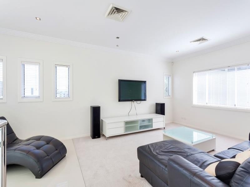 126 Sir Bruce Small Boulevard, Benowa Waters QLD 4217