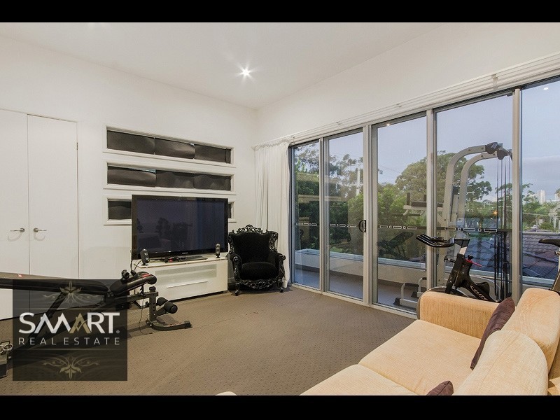 1/76 Heeb Street, Benowa QLD 4217