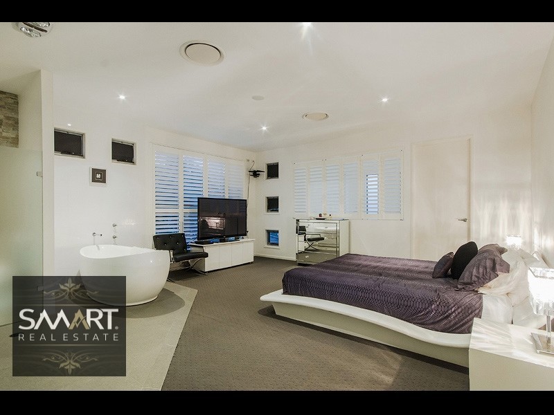 1/76 Heeb Street, Benowa QLD 4217