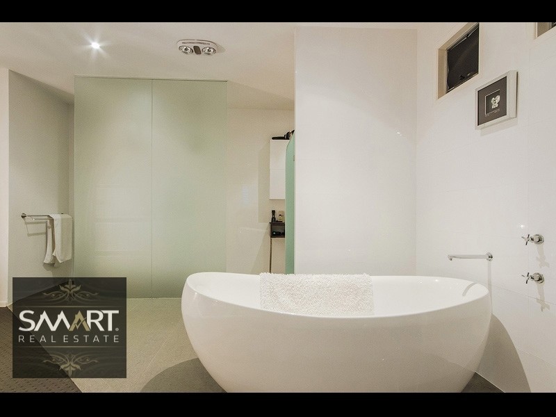 1/76 Heeb Street, Benowa QLD 4217