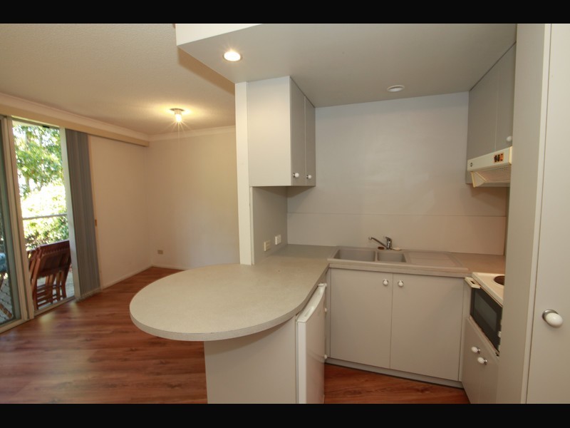 3/15 Weemala Street, Chevron Island QLD 4217