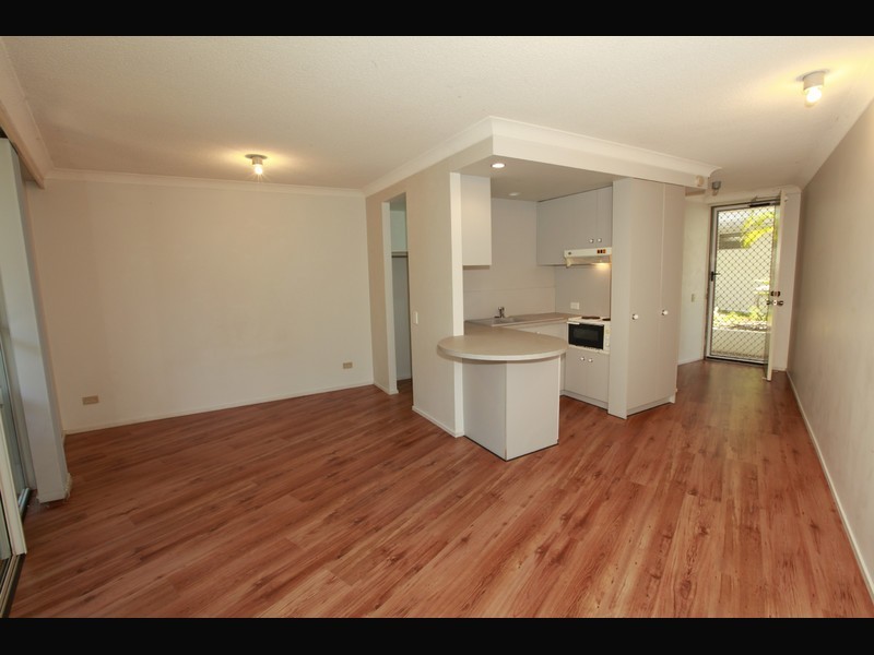 3/15 Weemala Street, Chevron Island QLD 4217